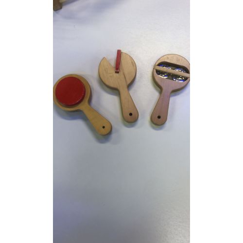 3 houten muziekrammelaars 3 houten muziekrammelaars